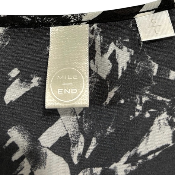 Mile End, Black & White Foliage Print Lightweight Kimono, Large - Picture 4 of 7